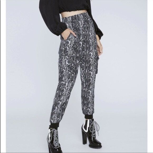 Alice + Olivia Jadon Snake Printed Cargo Pants Size 25 - Picture 2 of 12